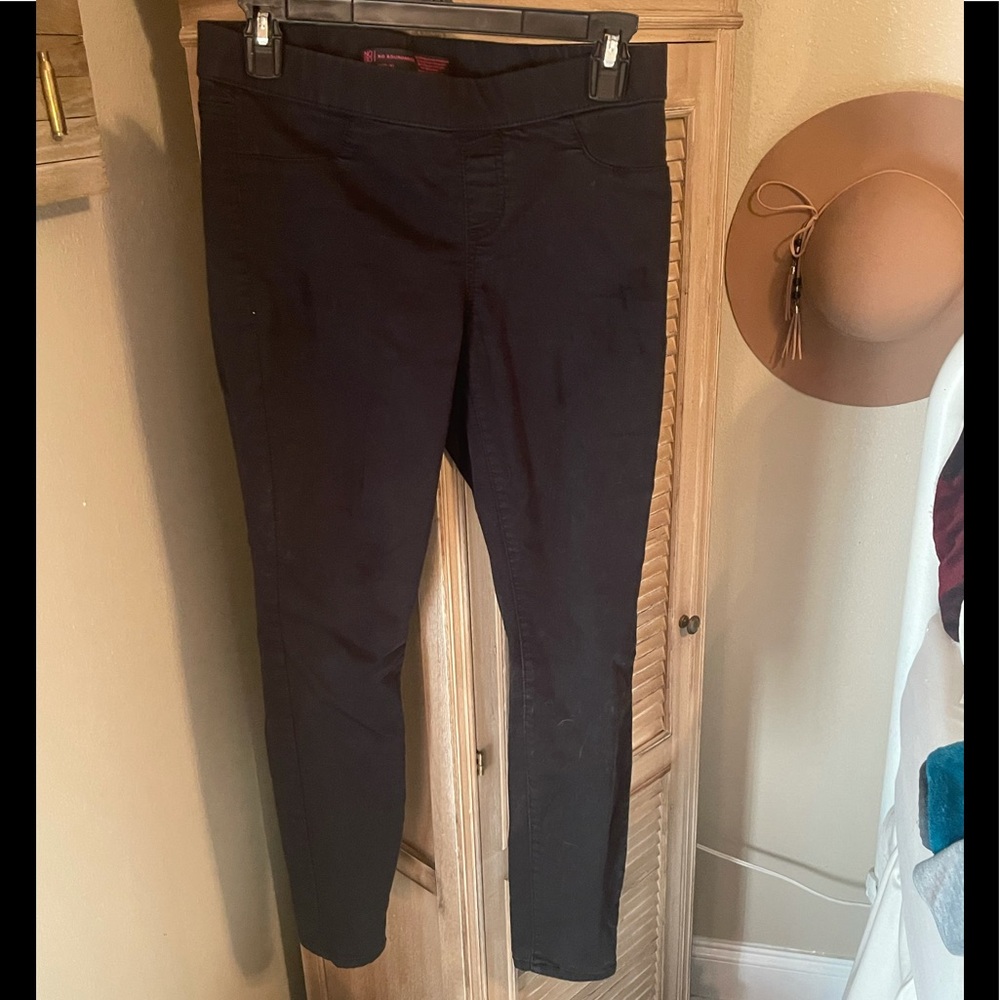 Women’s black jeggings